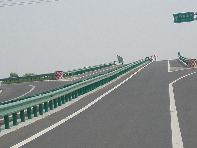 临沧高速公路护栏的材质与规格