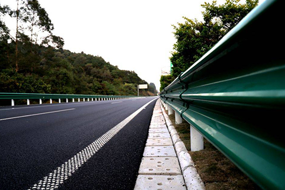 临沧高速公路护栏的常用类型
